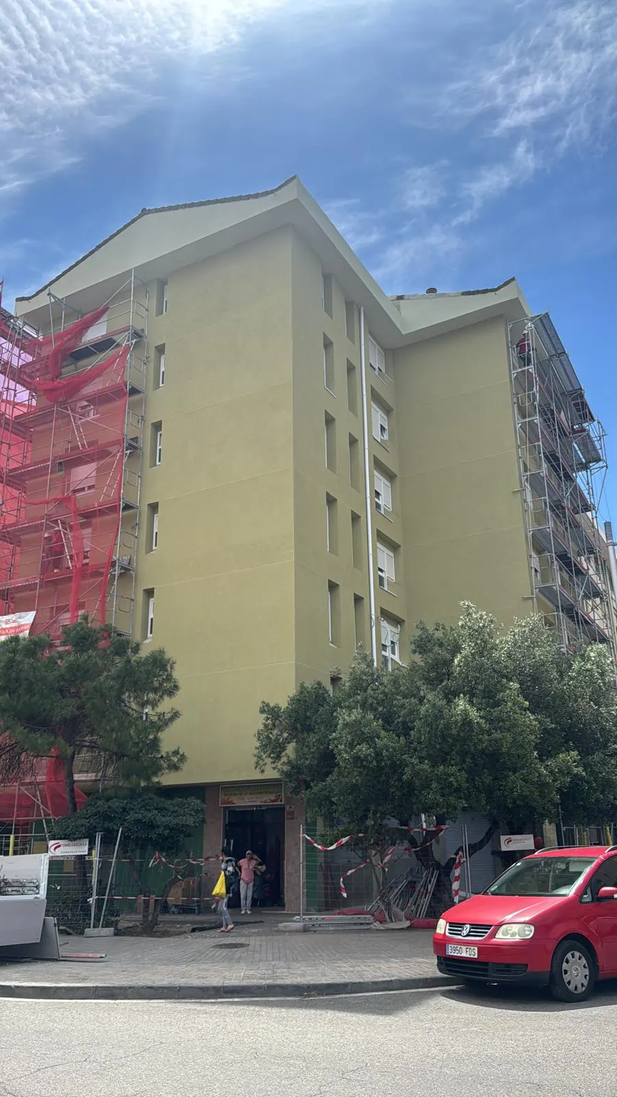Instalación de sistema SATE con lana mineral en edificio residencial de Campclar, Tarragona